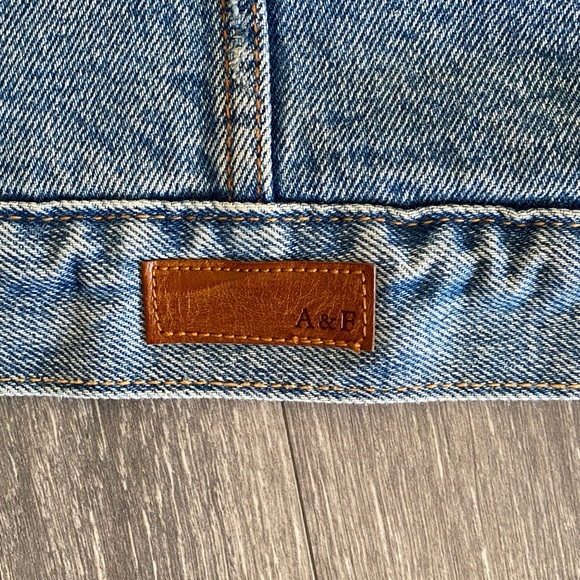 Abercrombie & Fitch Blue Denim Jacket with Cream Sherpa - Picture 4 of 5